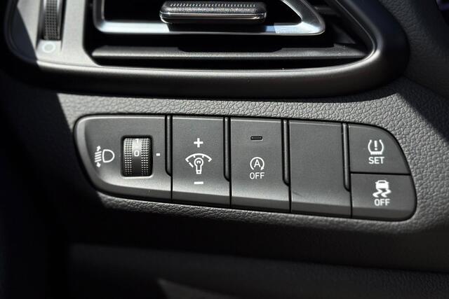 Hyundai I 30 Wagon 1.5 T-GDi MHEV Premium - Lane Assist - Stoel/Stuur verwarmd - Carplay - Android - Navi - DAB - Grootlicht ASS - LED Koplampen - Rijklaar