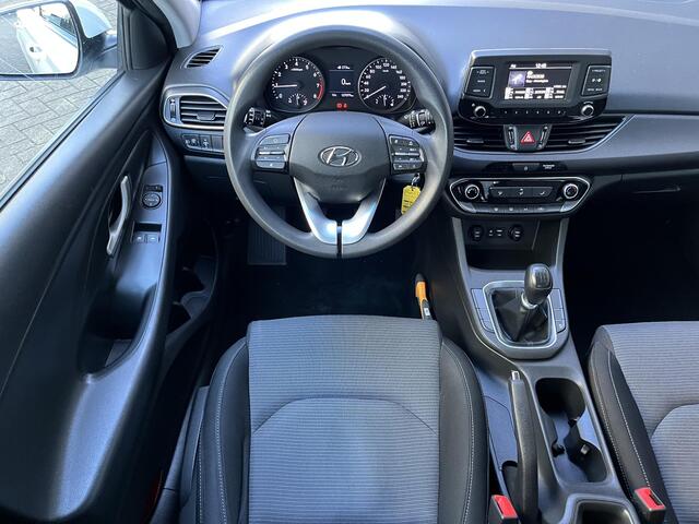 Hyundai I 30 1.0 T-GDI 120PK i-Drive Cool | Compacte familieauto | Parkeersensoren | Cruisecontrol | 1ste Eigenaar |