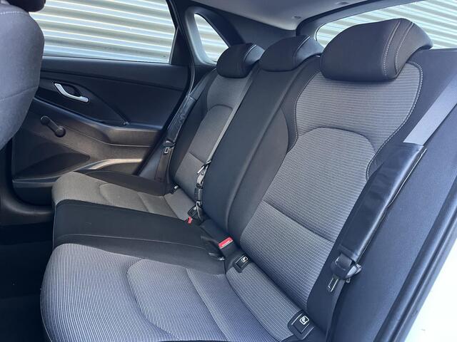Hyundai I 30 1.0 T-GDI 120PK i-Drive Cool | Compacte familieauto | Parkeersensoren | Cruisecontrol | 1ste Eigenaar |