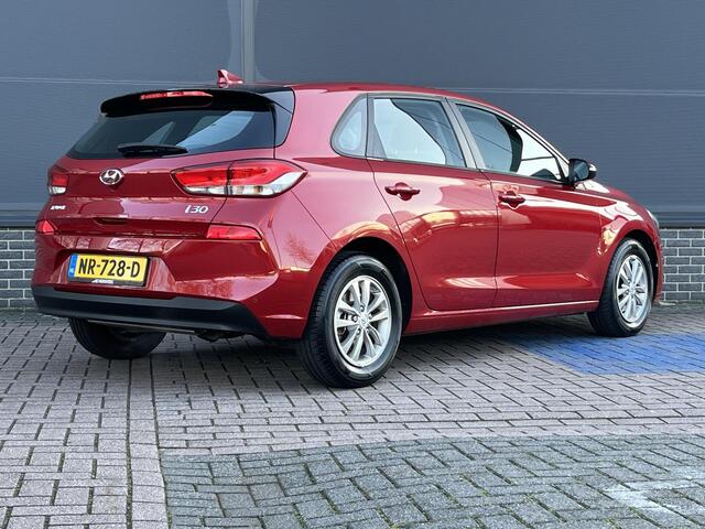 Hyundai I 30 1.4 T-GDI Comfort / Navigatie / Apple Carplay & Android Auto / Climate Control / Cruise Control / Camera / LM Velgen 15" / NAP /