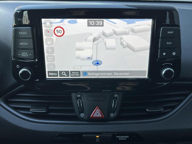 Hyundai I 30 1.4 T-GDI Comfort / Navigatie / Apple Carplay & Android Auto / Climate Control / Cruise Control / Camera / LM Velgen 15" / NAP /
