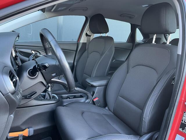 Hyundai I 30 1.4 T-GDI Comfort / Navigatie / Apple Carplay & Android Auto / Climate Control / Cruise Control / Camera / LM Velgen 15" / NAP /