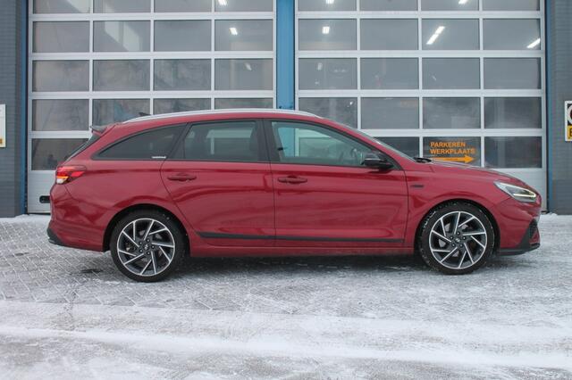 Hyundai I 30 1.5 T-GDI MHEV NLINE **NL-auto** winterbanden set