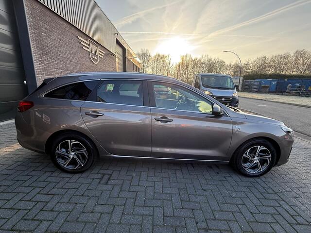 Hyundai I 30 Wagon 1.5 T-GDi MHEV Premium | 1E EIGENAAR | 12MND GARANTIE | LED | CARPLAY | SCHUIFDAK | DAB | NAVI | CRUISE | 160PK |