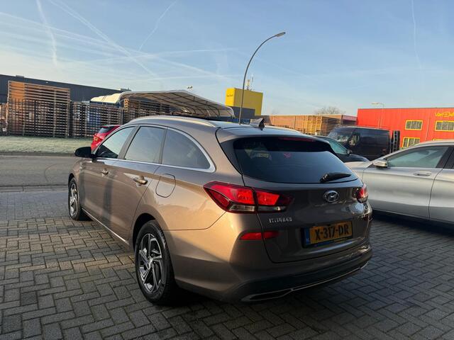 Hyundai I 30 Wagon 1.5 T-GDi MHEV Premium | 1E EIGENAAR | 12MND GARANTIE | LED | CARPLAY | SCHUIFDAK | DAB | NAVI | CRUISE | 160PK |