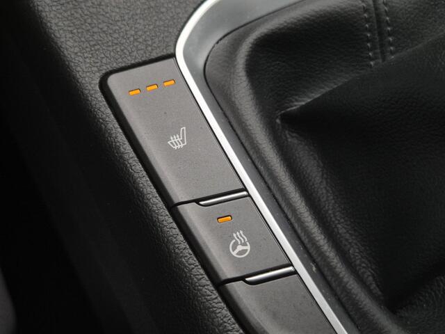 Hyundai I 30 1.0 T-GDi MHEV Comfort Smart Handgeschakeld / Navigatie via Apple Carplay of Android Auto / Achteruitrijcamera / Stuur- & Stoelverwarming / keyless Entry/Start / Cruise control / Parkeersensoren achter / Climate control /