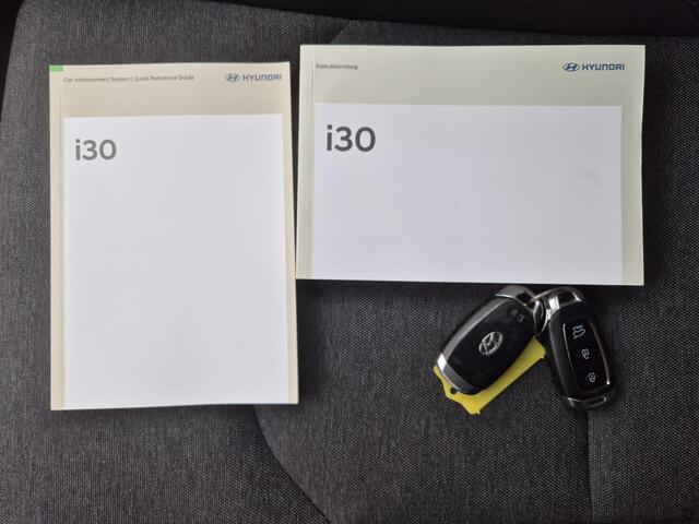 Hyundai I 30 1.0 T-GDi MHEV Comfort Smart Handgeschakeld / Navigatie via Apple Carplay of Android Auto / Achteruitrijcamera / Stuur- & Stoelverwarming / keyless Entry/Start / Cruise control / Parkeersensoren achter / Climate control /