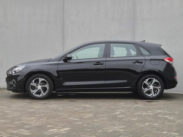 Hyundai I 30 1.0 T-GDi MHEV Comfort Smart Handgeschakeld / Navigatie via Apple Carplay of Android Auto / Achteruitrijcamera / Stuur- & Stoelverwarming / keyless Entry/Start / Cruise control / Parkeersensoren achter / Climate control /