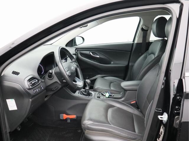 Hyundai I 30 Wagon 1.5 T-GDi MHEV Premium/ trekhaak/ lage km/ zeer mooi!