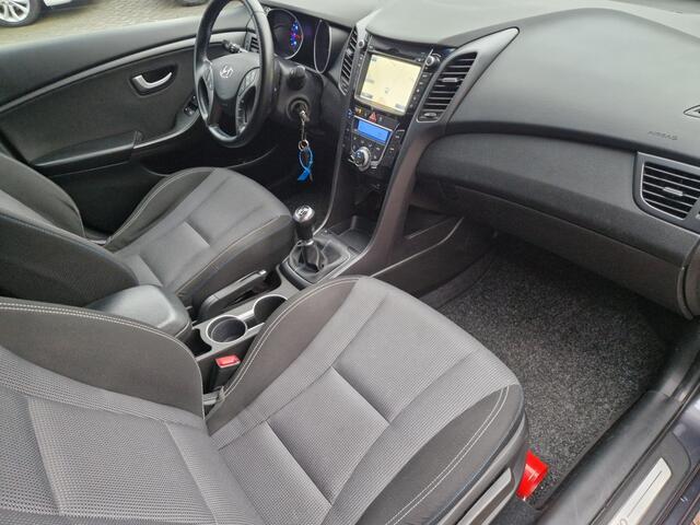 Hyundai I 30 Wagon 1.4 i-Drive Navigatie Climate Cruise Trekhaak Camera Privacyglas