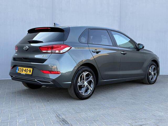 Hyundai I 30 1.0 T-GDi MHEV Comfort Smart / Stoel-/Stuurverwarming / Cruise Control / Achteruitrijcamera / Navigatie d.m.v. Apple Carplay/Android Auto / Winterset /