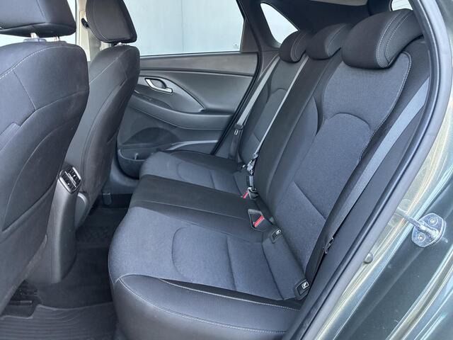 Hyundai I 30 1.0 T-GDi MHEV Comfort Smart / Stoel-/Stuurverwarming / Cruise Control / Achteruitrijcamera / Navigatie d.m.v. Apple Carplay/Android Auto / Winterset /