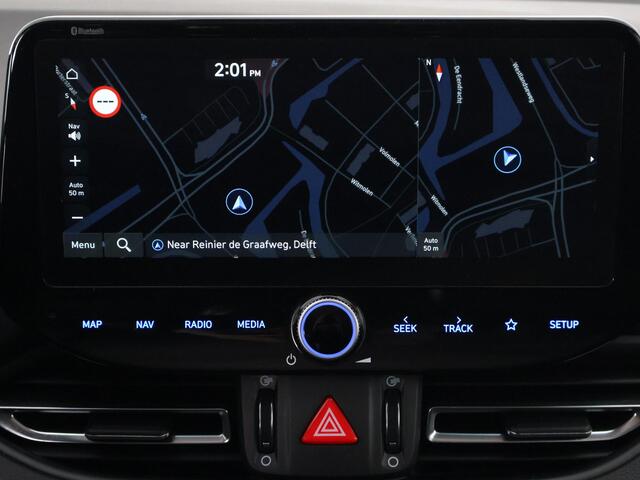 Hyundai I 30 Wagon 1.5 T-GDi MHEV Premium | Stuur-/Stoelverwarming | Navigatie | Parkeersensoren voor & Achter |
