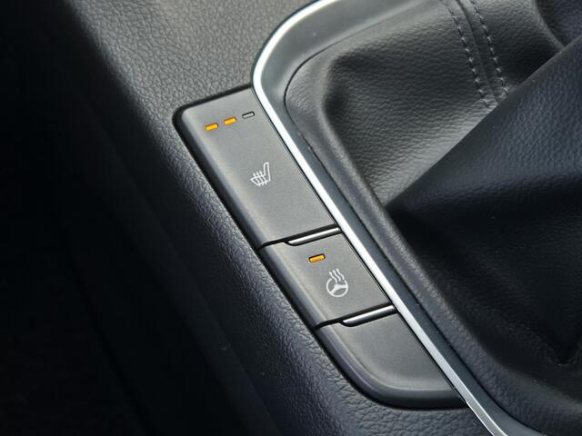 Hyundai I 30 1.0 T-GDi MHEV Comfort Smart / Dealer onderhouden / Fabrieksgarantie tot 09-2028 / Navigatie d.m.v. Apple carplay/Android auto / Stuur- & Stoelverwarming / Achteruitrijcamera / Cruise control / Keyless Entry/Start / Climate control /