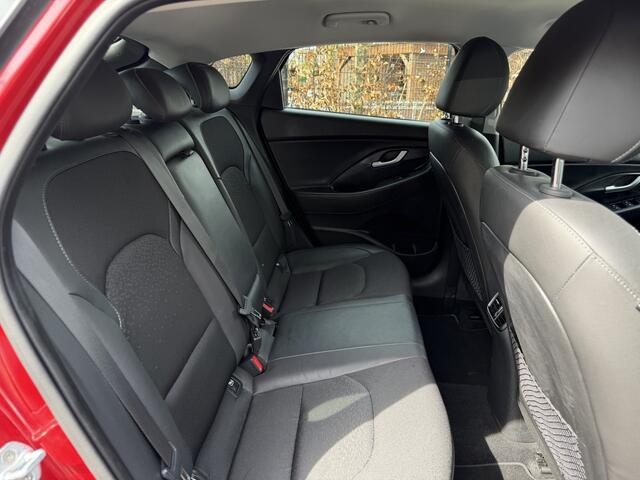 Hyundai I 30 Fastback 1.4 T-GDI Premium 141PK Navi Cruise Carplay PDC Camera