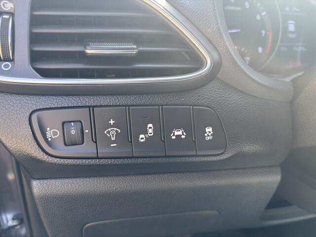 Hyundai I 30 5DRS 1.4 T-GDI 140pk Premium Carplay / Camera / All-Seasons