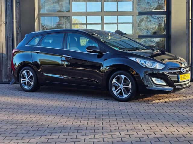 Hyundai I 30 1.6 GDi Comfort | Automaat | Camera | Stoelverwarming | Navi | Cruise | All-seasons | Rijklaar |