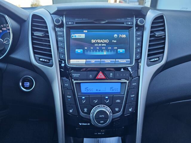 Hyundai I 30 1.6 GDi Comfort | Automaat | Camera | Stoelverwarming | Navi | Cruise | All-seasons | Rijklaar |