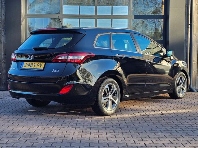 Hyundai I 30 1.6 GDi Comfort | Automaat | Camera | Stoelverwarming | Navi | Cruise | All-seasons | Rijklaar |
