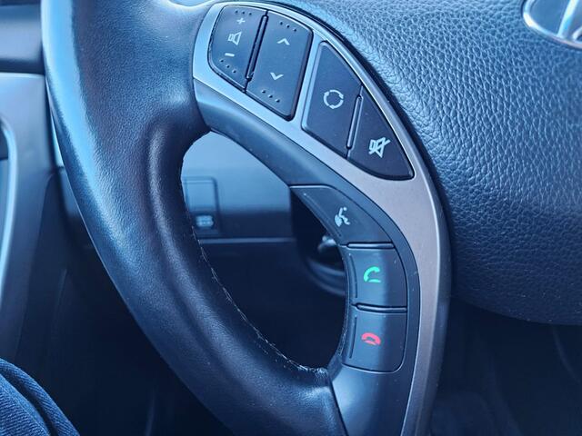 Hyundai I 30 1.6 GDi Comfort | Automaat | Camera | Stoelverwarming | Navi | Cruise | All-seasons | Rijklaar |