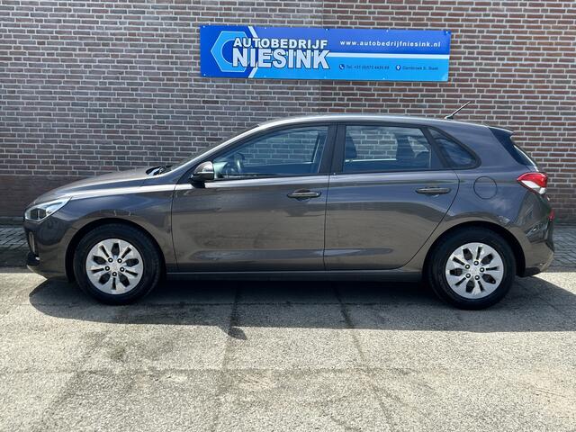 Hyundai I 30 1.4 i-Drive Cruise/Stoelverwarming/PDC