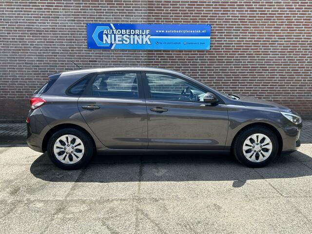 Hyundai I 30 1.4 i-Drive Cruise/Stoelverwarming/PDC