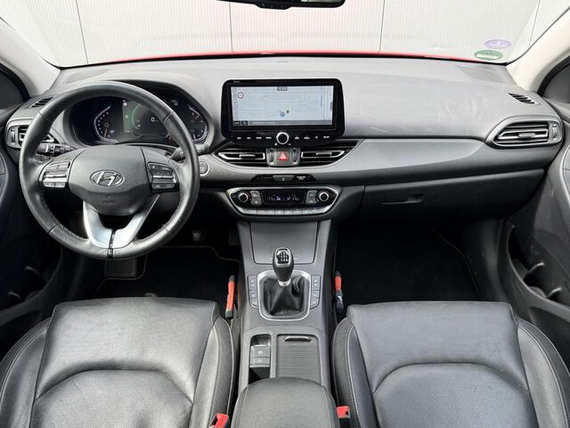 Hyundai I 30 Wagon 1.5 T-GDi MHEV Premium / 18" N velgen / Trekhaak afneembaar 1410 kg / Vol leder / Stoelverwarming en verkoeling / Stuurwiel verwarming / Navigatie / Full LED / Elektrische stoelverstelling / Achteruitrijcamera /