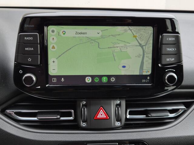 Hyundai I 30 1.0 T-GDi MHEV Comfort / Navigatie via Apple Carplay of Android Auto / Stuur- & Stoelverwarming / Achteruitrijcamera / Cruise control / Keyless Entry/Start / Climate control / Parkeersensoren achter /