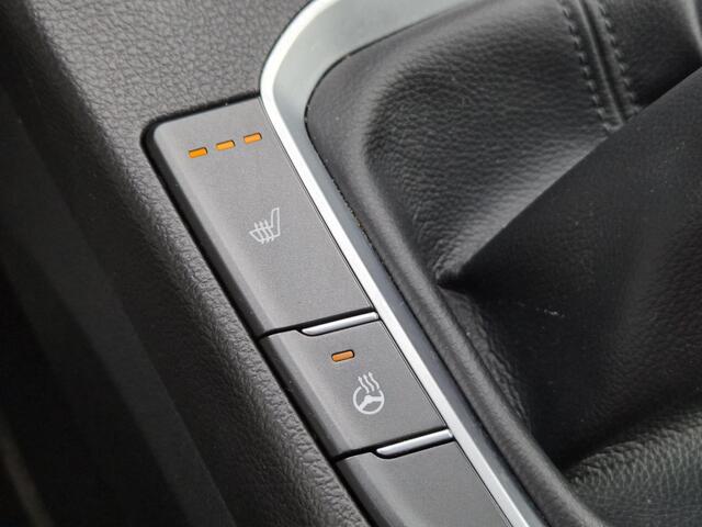 Hyundai I 30 1.0 T-GDi MHEV Comfort / Navigatie via Apple Carplay of Android Auto / Stuur- & Stoelverwarming / Achteruitrijcamera / Cruise control / Keyless Entry/Start / Climate control / Parkeersensoren achter /