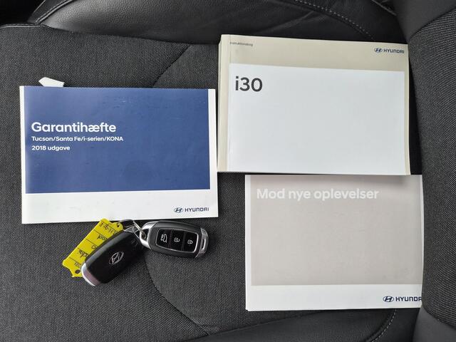 Hyundai I 30 1.0 T-GDi MHEV Comfort / Navigatie via Apple Carplay of Android Auto / Stuur- & Stoelverwarming / Achteruitrijcamera / Cruise control / Keyless Entry/Start / Climate control / Parkeersensoren achter /