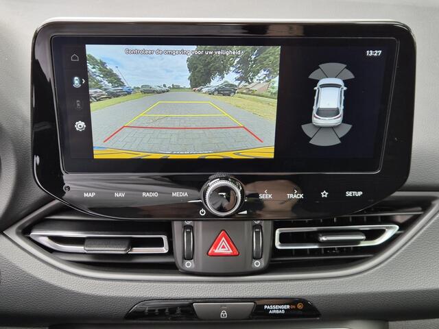 Hyundai I 30 1.0 T-GDi MHEV Comfort Smart / Fabrieksgarantie tot 07-2029 / Dealer onderhouden / All season banden / Stuur- & Stoelverwarming / Adaptief cruise control / Achteruitrijcamera / Keyless Entry/Start / Climate control / Apple Carplay Android Auto /
