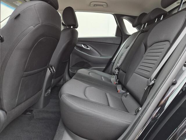Hyundai I 30 1.0 T-GDi MHEV Comfort Smart / Fabrieksgarantie tot 07-2029 / Dealer onderhouden / All season banden / Stuur- & Stoelverwarming / Adaptief cruise control / Achteruitrijcamera / Keyless Entry/Start / Climate control / Apple Carplay Android Auto /