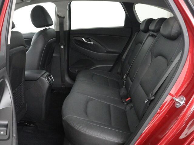 Hyundai I 30 Wagon 1.5 T-GDi MHEV Premium Sky | Panoramadak | Stoel & Sturverwarming | Stoelkoeling | Camera | Adaptive cruise | Navigatie | Carplay | DAB+ | Climate control | Full LED
