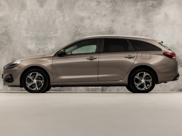 Hyundai I 30 Wagon 1.0 T-GDi MHEV Comfort Smart Automaat (APPLE CARPLAY, 1e EIGENAAR, GROOT NAVI, CAMERA, CLIMATE, SPORTSTOELEN, GETINT GLAS, CRUISE, NIEUWE APK, NIEUWSTAAT)