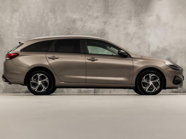 Hyundai I 30 Wagon 1.0 T-GDi MHEV Comfort Smart Automaat (APPLE CARPLAY, 1e EIGENAAR, GROOT NAVI, CAMERA, CLIMATE, SPORTSTOELEN, GETINT GLAS, CRUISE, NIEUWE APK, NIEUWSTAAT)