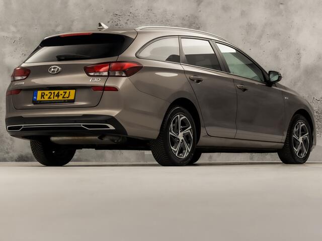 Hyundai I 30 Wagon 1.0 T-GDi MHEV Comfort Smart Automaat (APPLE CARPLAY, 1e EIGENAAR, GROOT NAVI, CAMERA, CLIMATE, SPORTSTOELEN, GETINT GLAS, CRUISE, NIEUWE APK, NIEUWSTAAT)