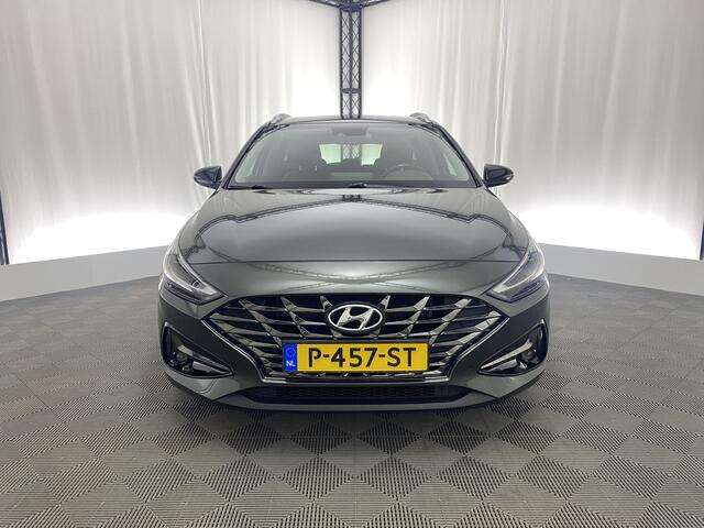 Hyundai I 30 Wagon 1.5 T-GDi MHEV Premium Apple carplay | Trekhaak | Leer | Stoel- en stuurverw. | Stoelventilatie | Camera