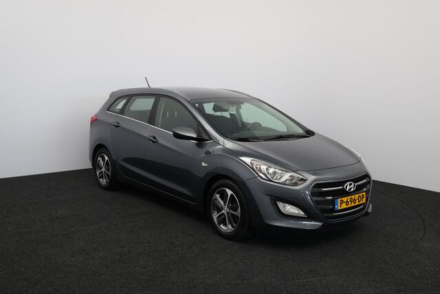 Hyundai I 30 CW 1.4 i-Drive/ Stoel + Stuurverw./ 16'' LMV/ Airco/ Cruise/ Elek. pakket/ Isofix/ Bluetooth/ Armsteun/ Multi. LEDER. Stuur/ Mistl./ PDC/ LED Dagrijverl.