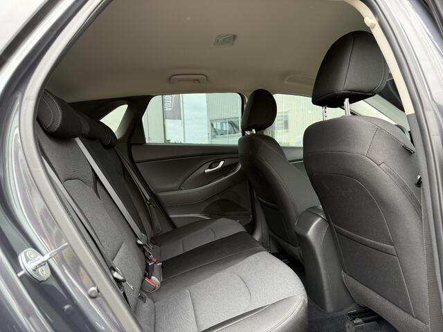 Hyundai I 30 1.5 T-GDi MHEV Comfort Smart 160 PK Navi Camera Carplay LED DAB Keyless LM Velgen