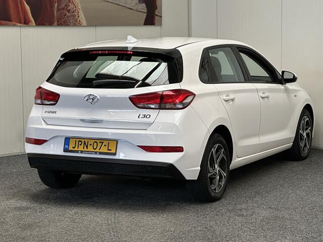 Hyundai I 30 1.0 T-GDi MHEV COMFORT AUTOMAAT CRUISE CONTROL AIRCO ACHTERUITRIJCAMERA APPLE CARPLAY/ANDROID NAVIGATIE 16" LICHTMETALEN VELGEN ZEER MOOI !!