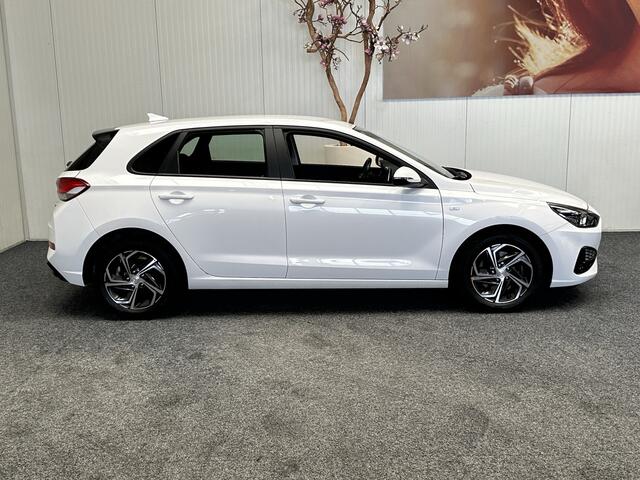 Hyundai I 30 1.0 T-GDi MHEV COMFORT AUTOMAAT CRUISE CONTROL AIRCO ACHTERUITRIJCAMERA APPLE CARPLAY/ANDROID NAVIGATIE 16" LICHTMETALEN VELGEN ZEER MOOI !!