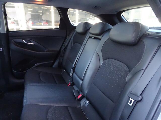 Hyundai I 30 Wagon 1.4 T-GDI Premium Automaat | Pano | Trekhaak | LED | Stoel-&Stuurverwarming