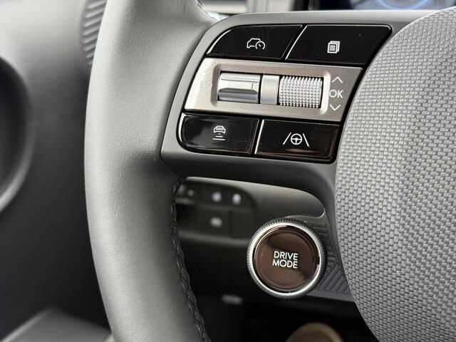 Hyundai INSTER Evolve 49 kWh Winter+Tech pack / ¤2000,- Voordeel / Direct Beschikbaar / 360º Camera / Keyless / Stoel+Stuur Verwarming /