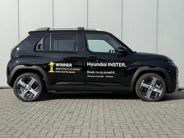 Hyundai INSTER Evolve 49 kWh / Winter & Tech Pack / 370 KM WLTP / 360 Camera / Warmtepomp / Stoel- & Stuurverwarming / Dynamische Navigatie / LED /
