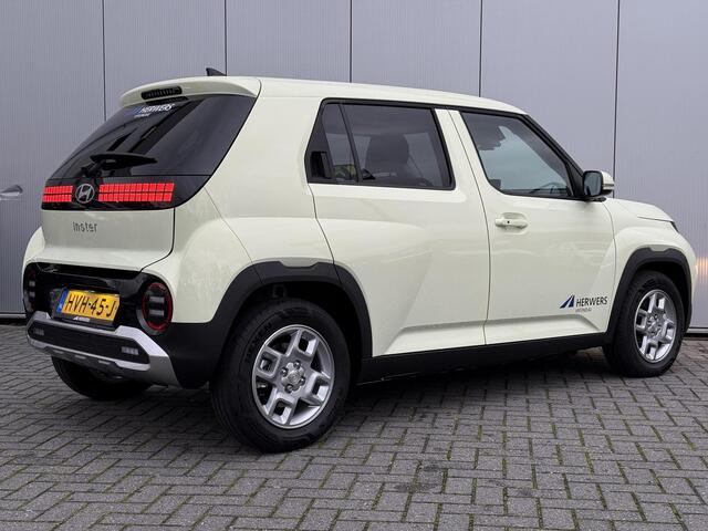 Hyundai INSTER Pulse 49 kWh / Dynamische Navigatie / Achteruitrijcamera / Parkeersensoren Voor + Achter / Leder Stuurwiel /