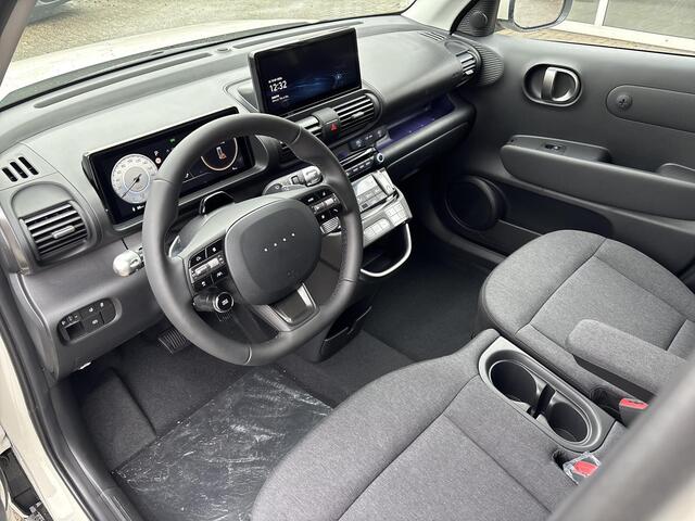 Hyundai INSTER Evolve Sky 49 kWh | Uit voorraad leverbaar! | Winterpack | Apple Carplay/Android Auto | 360 graden camera | Batterijverwarming | Schuif/kantel dakje | Adaptief Cruise Control | Stoel/stuurverwarming |