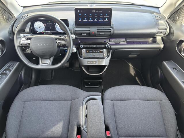 Hyundai INSTER Evolve Sky Plus 49 kWh Automaat / Fabrieksgarantie tot 24-03-2030 / Stoel- en Stuurverwarming / Apple CarPlay/Android Auto / Adaptieve Cruise Controle / 360/Rondom Zicht Camera / Navigatie /