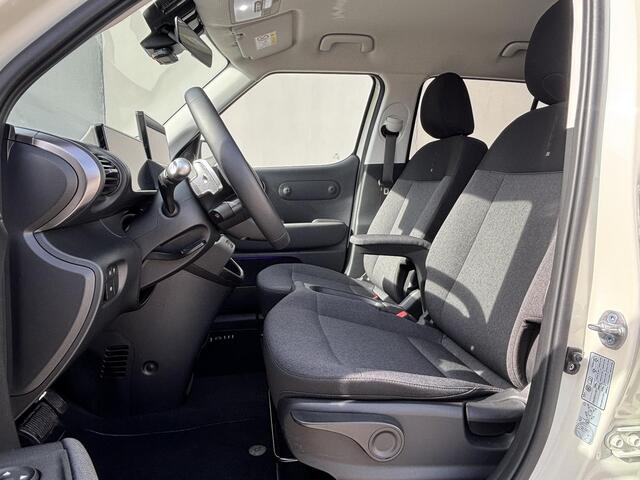 Hyundai INSTER Evolve Sky Plus 49 kWh Automaat / Fabrieksgarantie tot 24-03-2030 / Stoel- en Stuurverwarming / Apple CarPlay/Android Auto / Adaptieve Cruise Controle / 360/Rondom Zicht Camera / Navigatie /