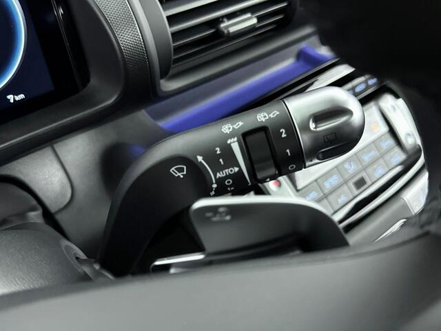 Hyundai INSTER Evolve 49 kWh | 17 inch lichtmetalen velgen | Armsteun | Regensensor | Parkeersensoren voor en achter