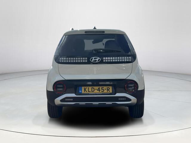 Hyundai INSTER Evolve Sky 49 kWh | Apple Carplay/Android Auto | Achteruitrijcamera | Batterijverwarming | Schuif/kantel dakje | Adaptief Cruise Control | Stoel/stuurverwarming |